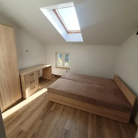 Psi Koszarowa بيت شباب