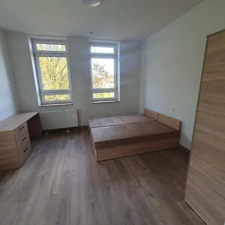 Psi Koszarowa بيت شباب *